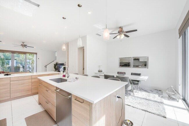 Building Photo - 4030 NW 18th Way