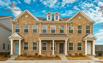 Building Photo - 2 Bedroom Townhome Main Street Pineville - AVAILABLE AUGUST 2026
