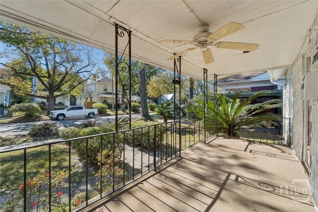 Building Photo - 742 E Park Ave