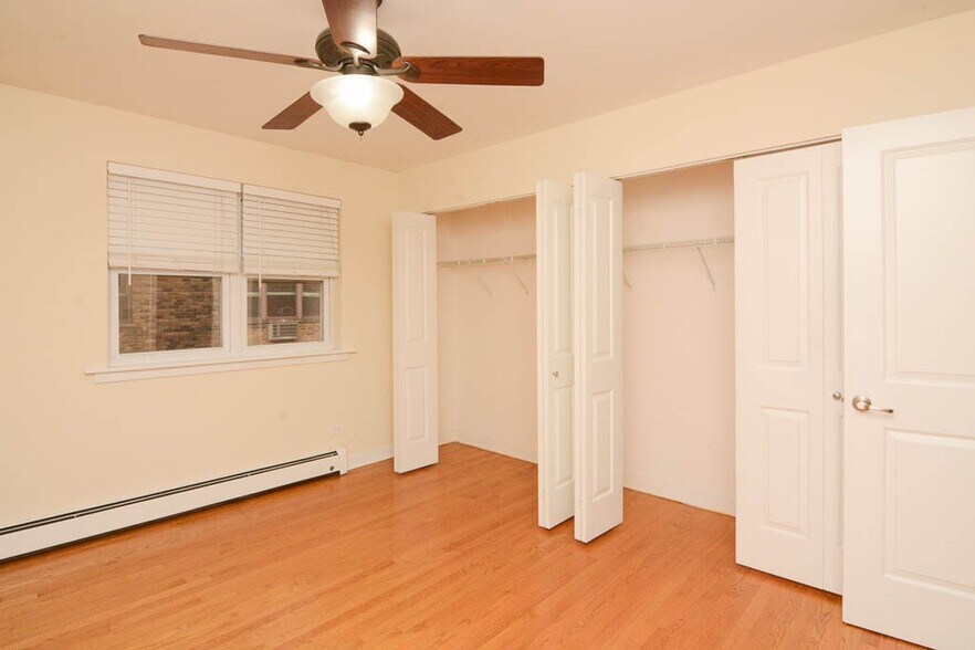 Building Photo - 639 W Wrightwood Ave