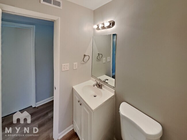 Building Photo - 3700 Braden Dr