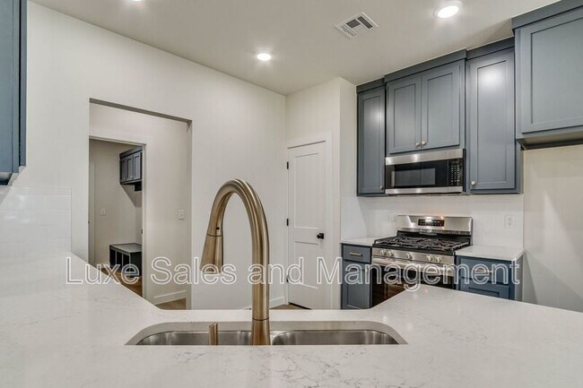 Building Photo - 8305 NW 163rd Ter