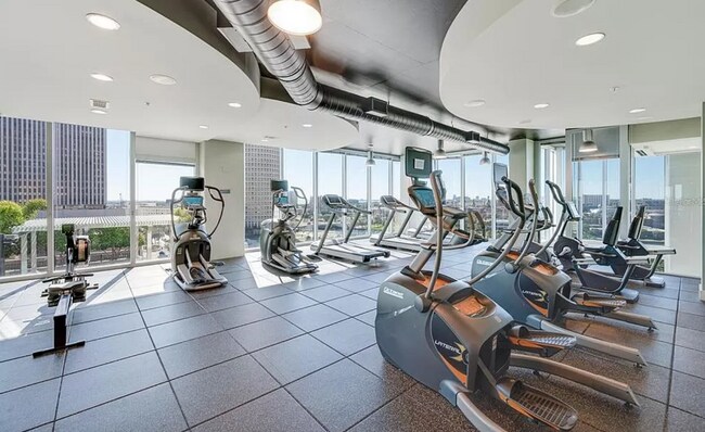 Building Photo - 777 N Ashley Dr