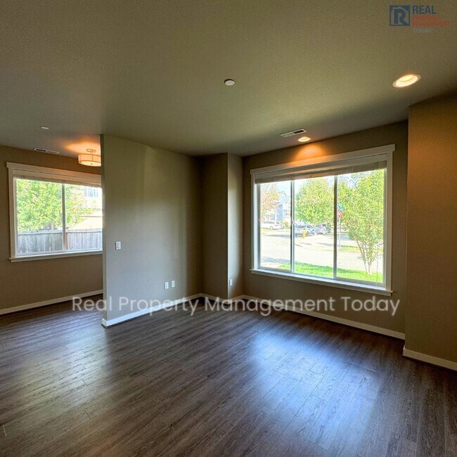 Building Photo - Vincent - 1539-1541 (Rainier Group)