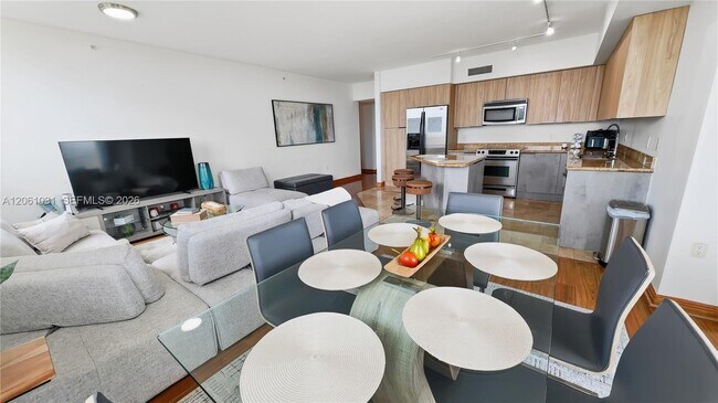 Building Photo - 1755 E Hallandale Beach Blvd