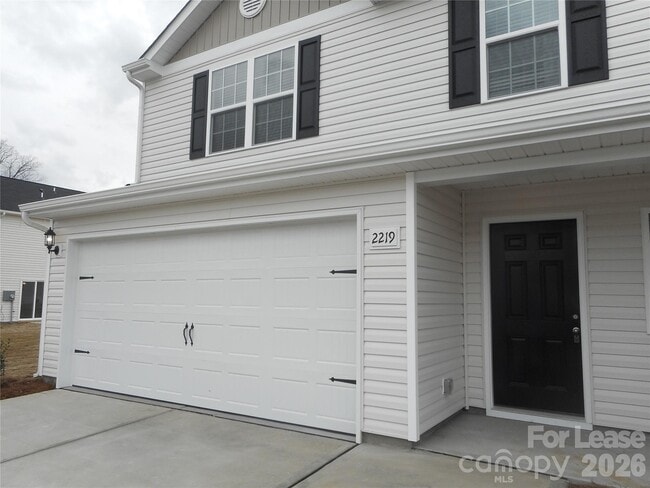 Building Photo - 2219 Latimer Ln