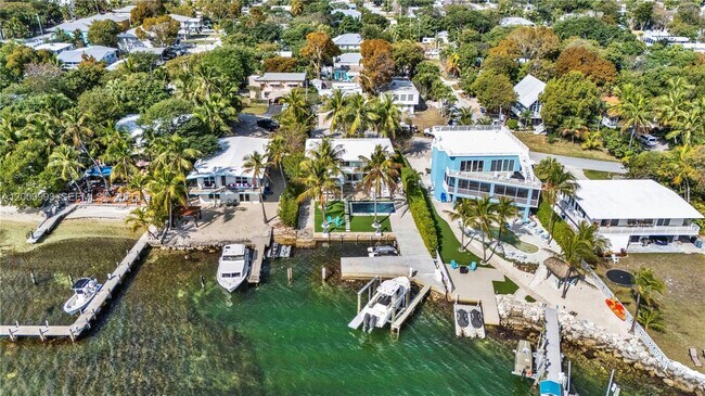 Building Photo - 69 Shoreland Dr