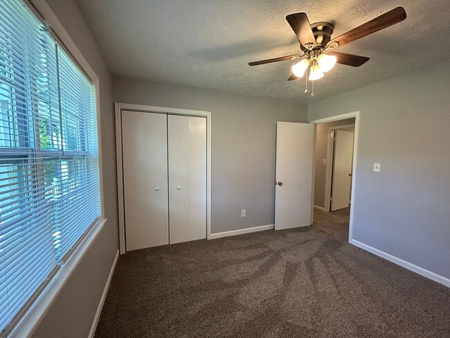 Building Photo - **ASK HOW YOU CAN MOVE IN WITH NO SECURITY DEPOSIT**8546 East Union Hill Rd: Ranch Home with 16x2...