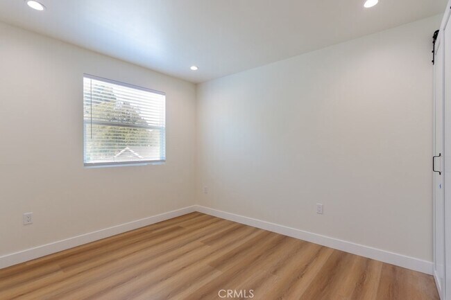 Building Photo - 5221 E Willow St