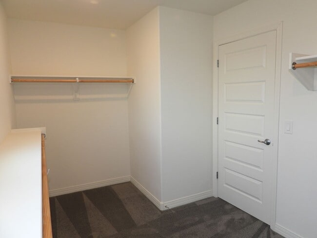 Building Photo - 4 Bedroom 2.5 Bathroom