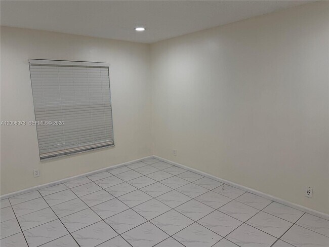 Building Photo - 2200 NE 66th St