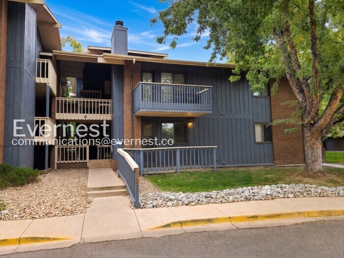 Building Photo - 2800 Kalmia Ave
