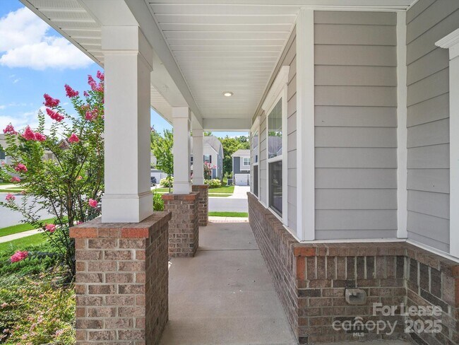 Building Photo - 1067 Winnett Dr