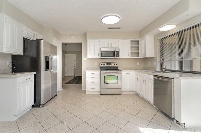 Building Photo - 2311 Lawnmeadow Dr