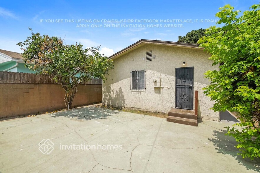 Building Photo - 1522 W 60th St