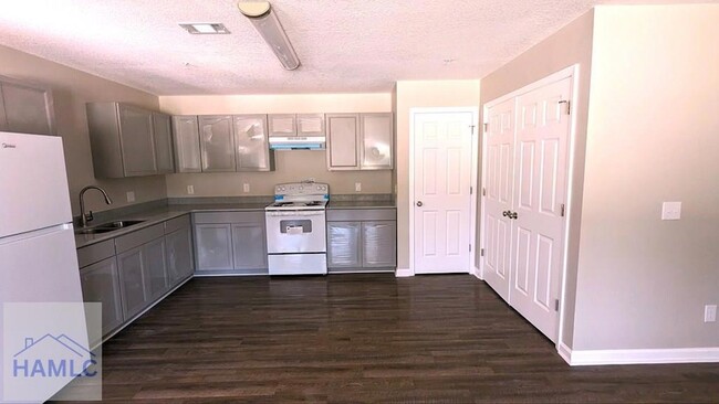 Building Photo - 1474 Kelly Dr