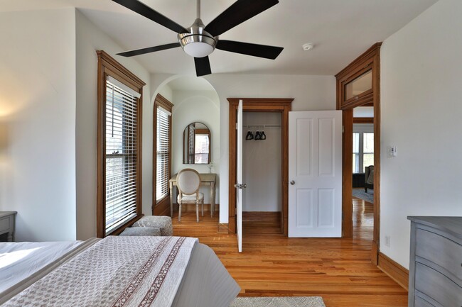 Building Photo - 398 W 5th Ave