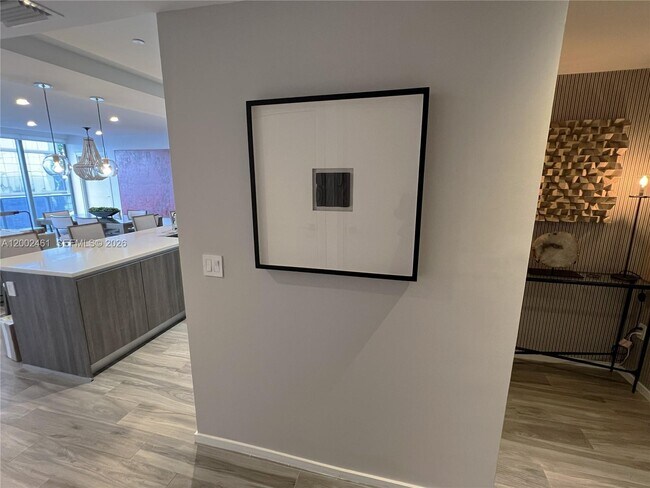 Building Photo - 801 S Miami Ave