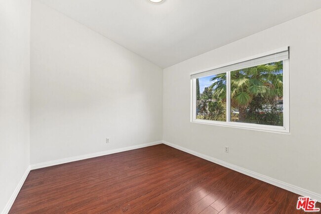 Building Photo - 15920 Gledhill St