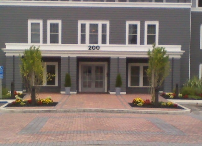 Building Photo - Cedarwoods