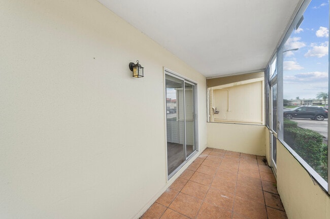 Building Photo - 59 Saxony B