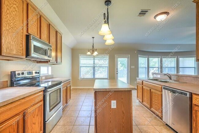 Building Photo - 138 Justin Leonard Dr