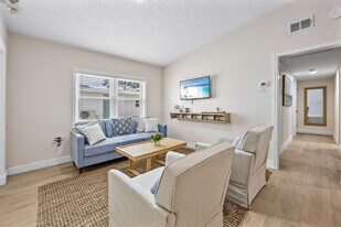 Building Photo - 637 S Orlando Ave