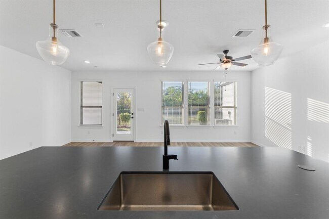 Building Photo - 2725 Woodall Dr