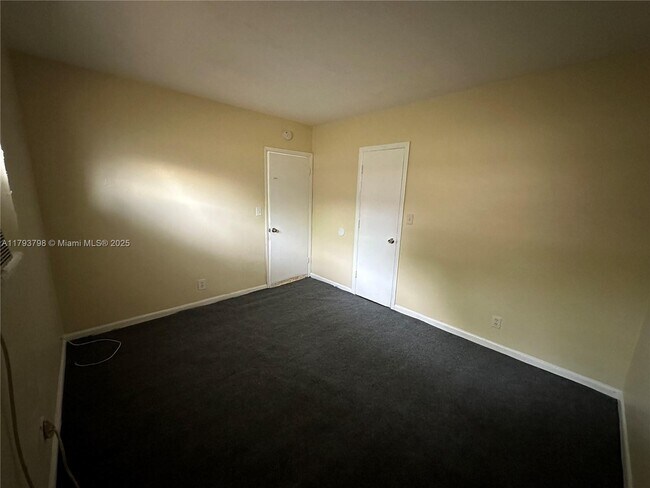 Building Photo - 148 NW 40th Ct