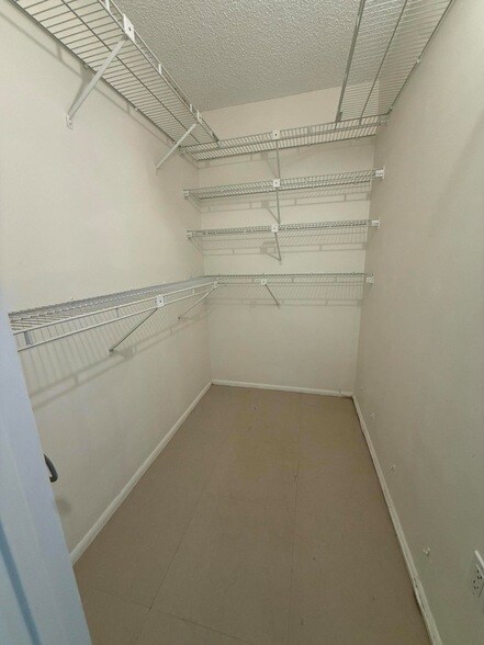 Building Photo - 4024 Newcastle B