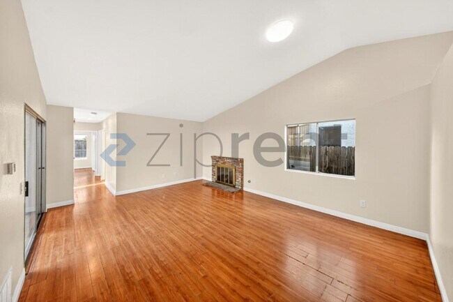 Building Photo - 14359 Parkwood Dr