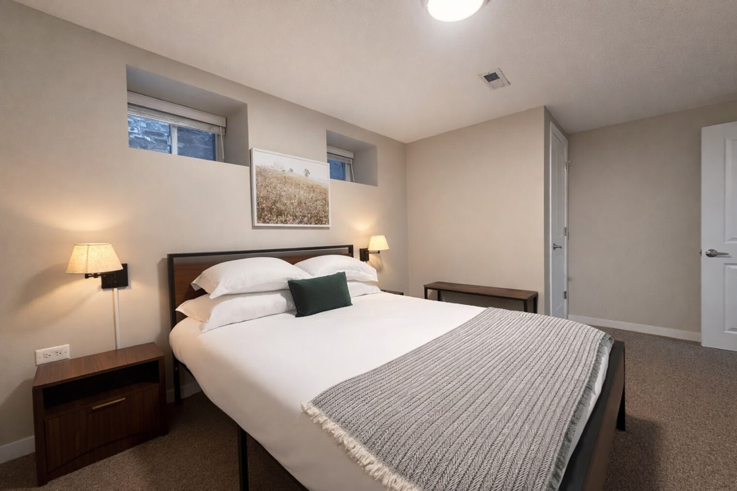 Building Photo - 736 N Throop St