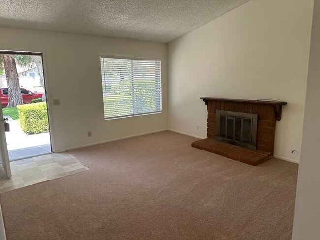 Building Photo - Nice 3 + 2 Home in Saugus