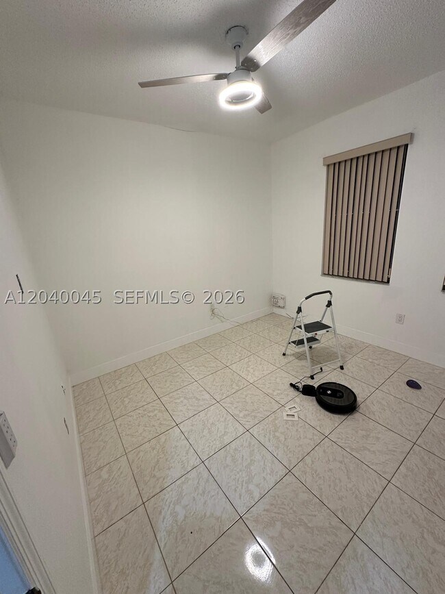 Building Photo - 4273 NE 10th Ct