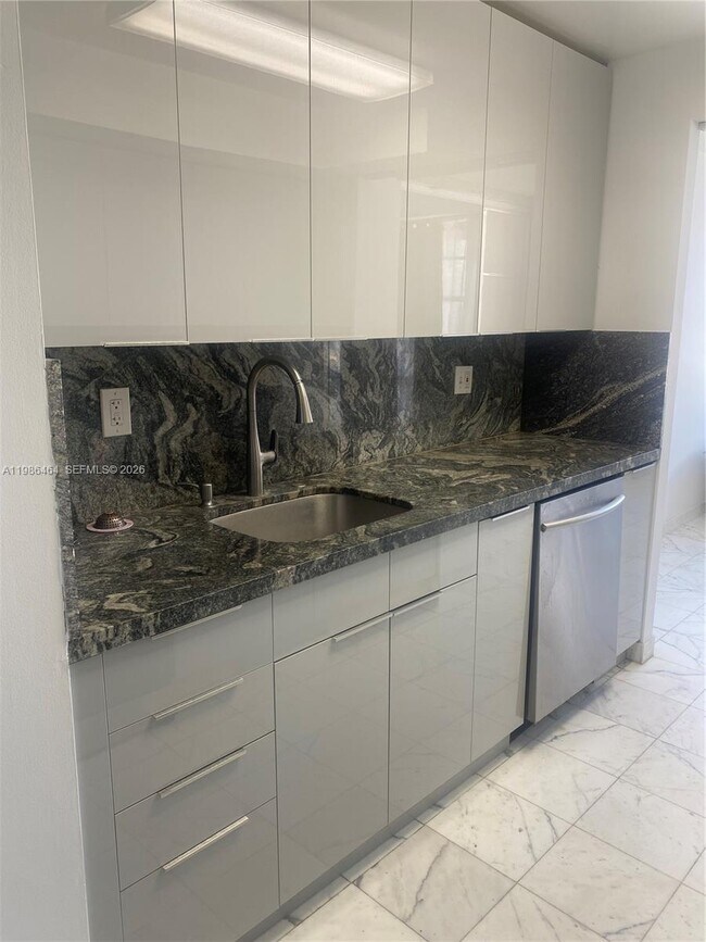 Building Photo - 230 174th St