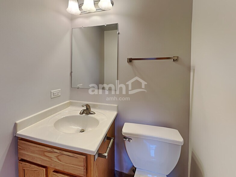 Building Photo - 1304 Lasser Dr
