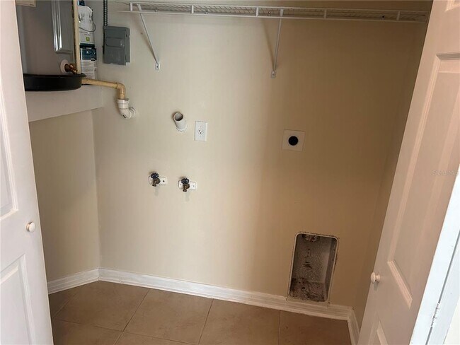 Building Photo - 1995 Erving Cir