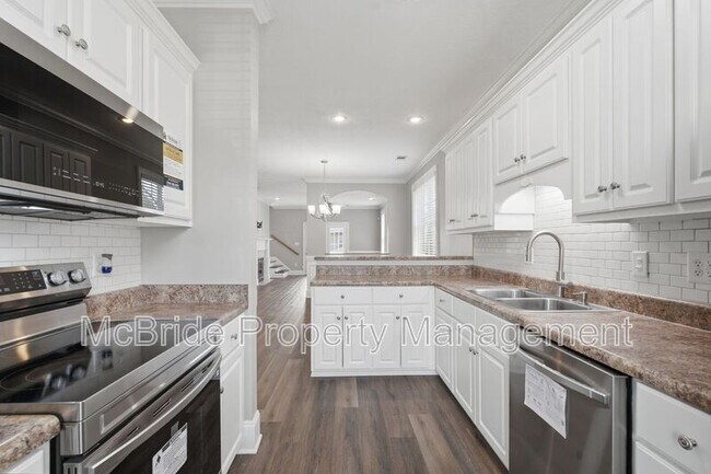 Building Photo - 438 Bowen Falls