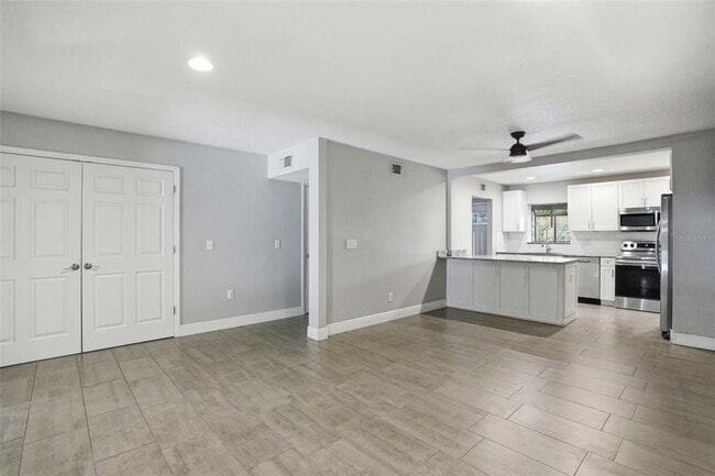 Building Photo - 727 N Himes Ave