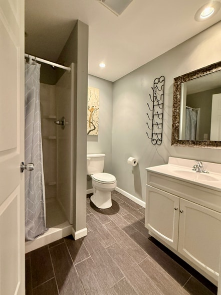 Building Photo - 505 SE Pleasant View Dr