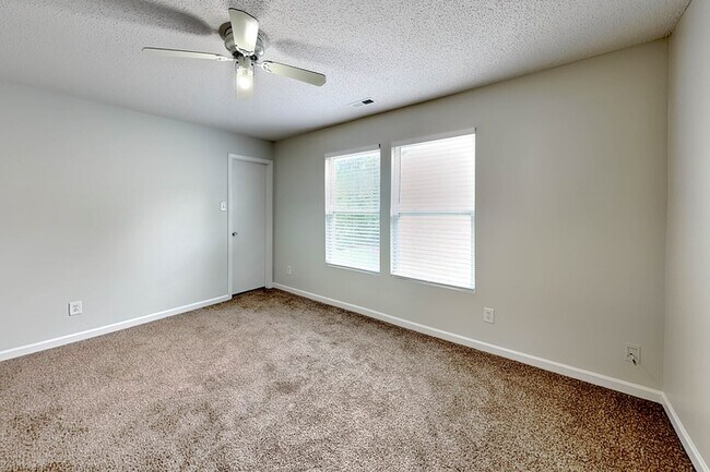 Building Photo - 7030 Maple Park Ln