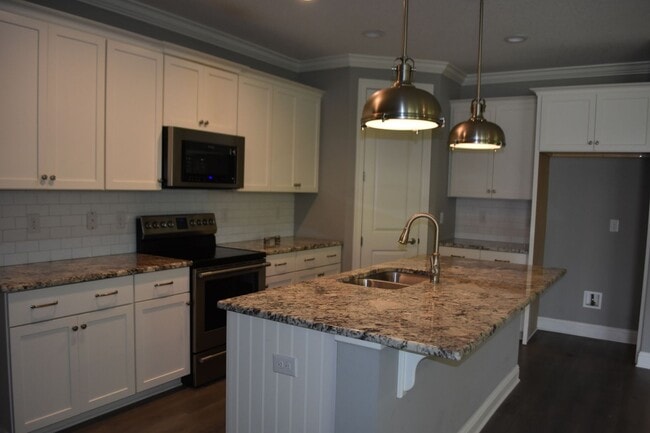 Building Photo - Marina Village 3 Bedroom Available for Lease
