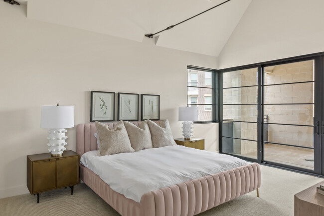 Building Photo - 1325 N Dewey Ave