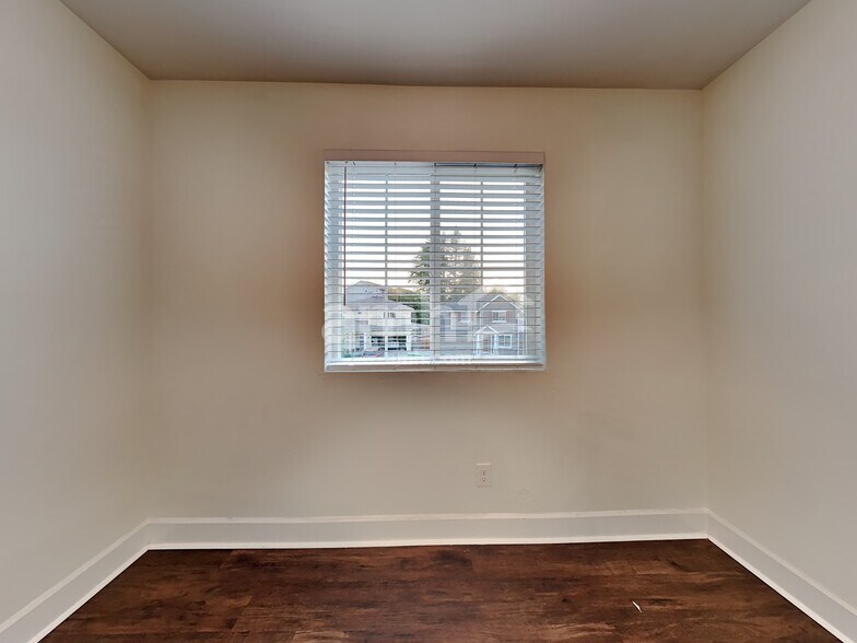 Building Photo - 18507 18th Ave E