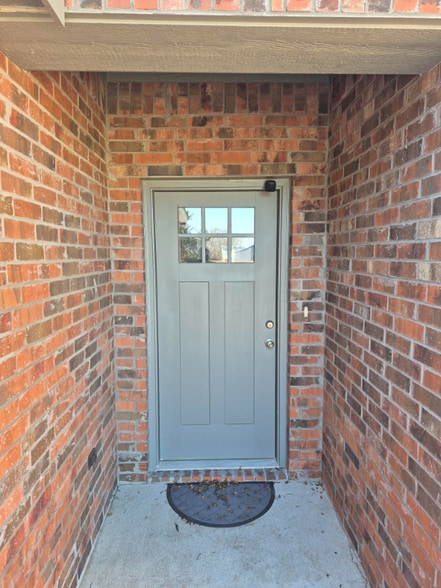 Building Photo - 3909 Bryan Rd