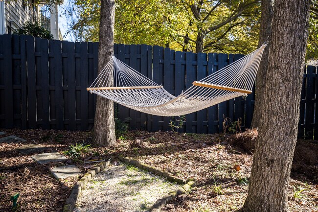 Outdoor Hammock - 2216 Katherine Kiker Rd