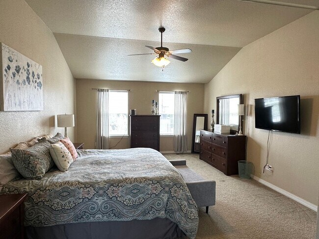 Building Photo - Elegant & Spacious 4BD Home with 3-Car Gar...