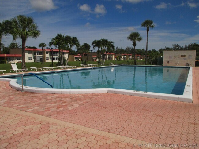 Building Photo - 106 Lake Dora Dr