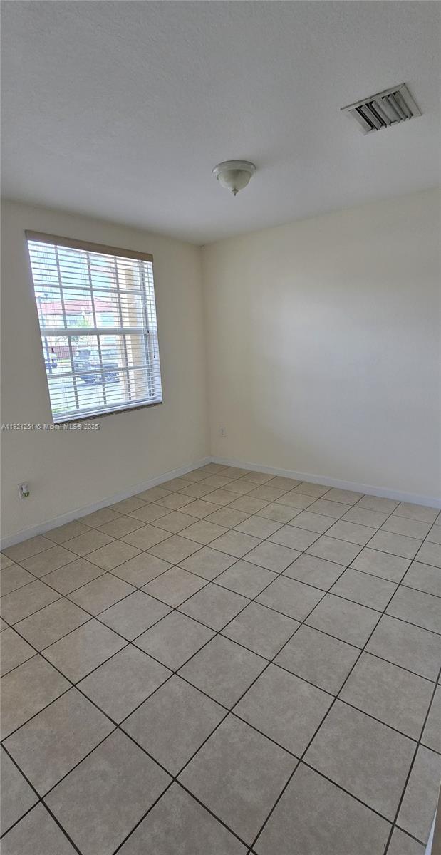 Building Photo - 3320 NE 13th Cir Dr