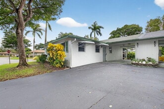 Building Photo - 801 Meadowlark Ln